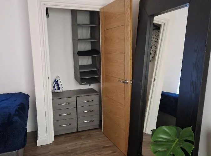 Large Jewellery Quarter Apartment - Sleeps 7! New